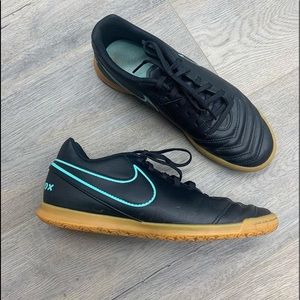 NIKE Tiempox Sneakers